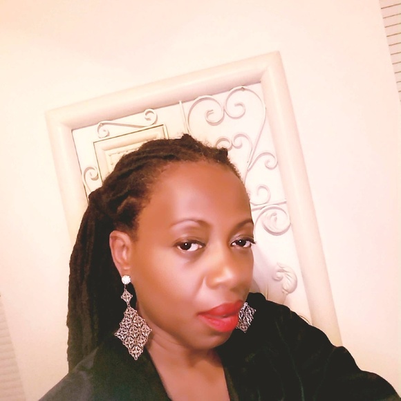 Meet the Posher Other - Meet your Posher, Sharon
